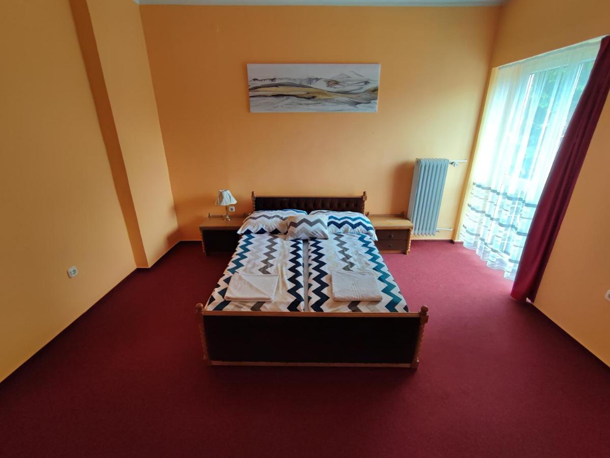 Hotel Beke Sziget Komlo Komló Exterior foto
