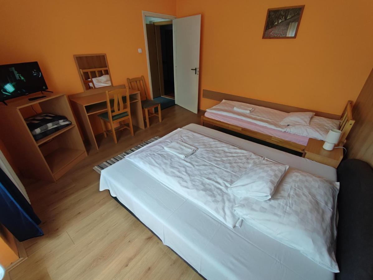Hotel Beke Sziget Komlo Komló Exterior foto