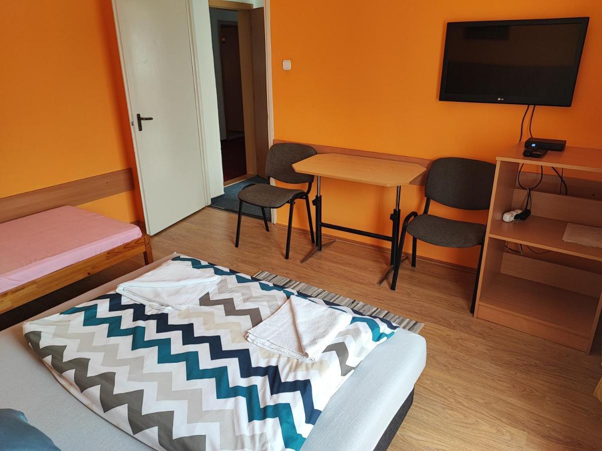 Hotel Beke Sziget Komlo Komló Exterior foto