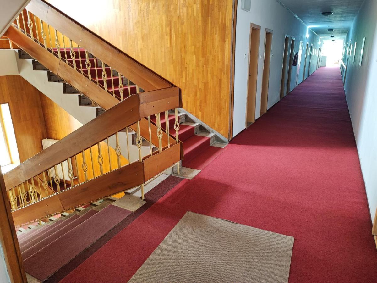 Hotel Beke Sziget Komlo Komló Exterior foto