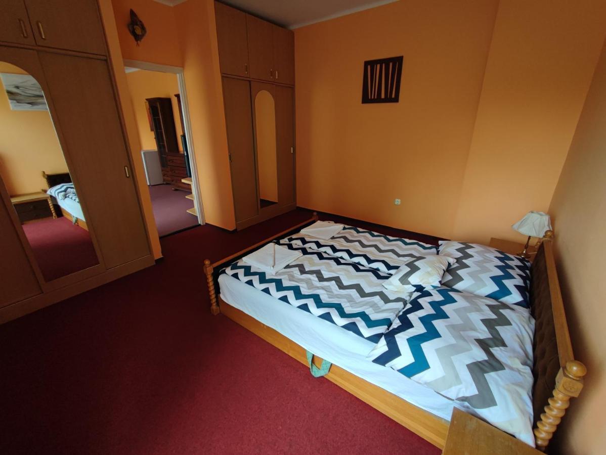 Hotel Beke Sziget Komlo Komló Exterior foto