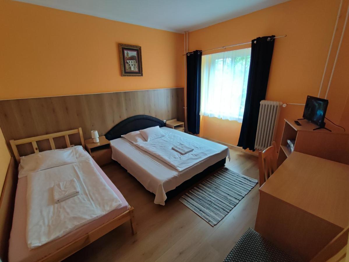 Hotel Beke Sziget Komlo Komló Exterior foto