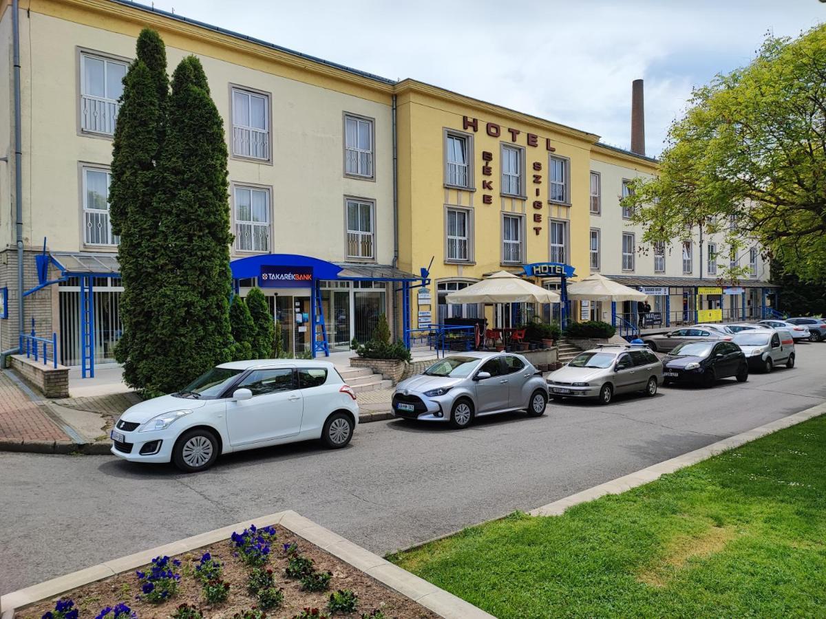 Hotel Beke Sziget Komlo Komló Exterior foto