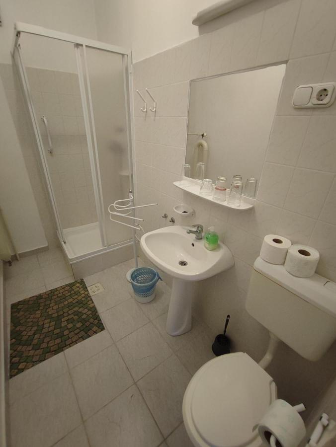 Hotel Beke Sziget Komlo Komló Exterior foto