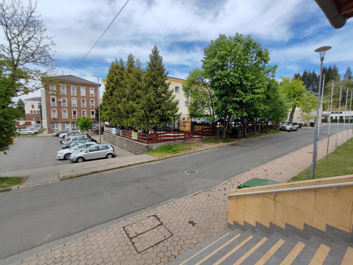 Hotel Beke Sziget Komlo Komló Exterior foto