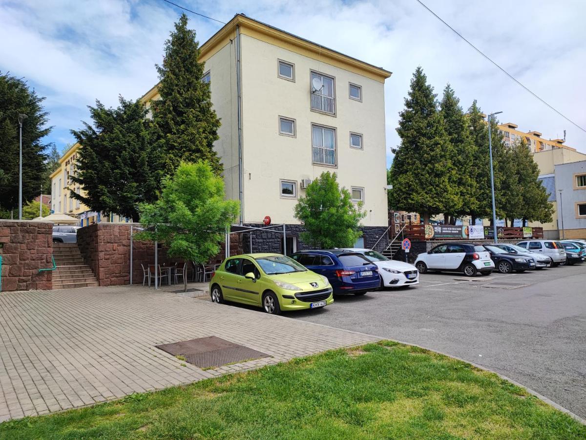 Hotel Beke Sziget Komlo Komló Exterior foto