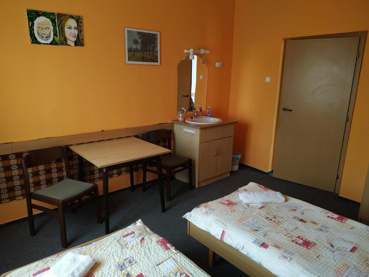 Hotel Beke Sziget Komlo Komló Exterior foto