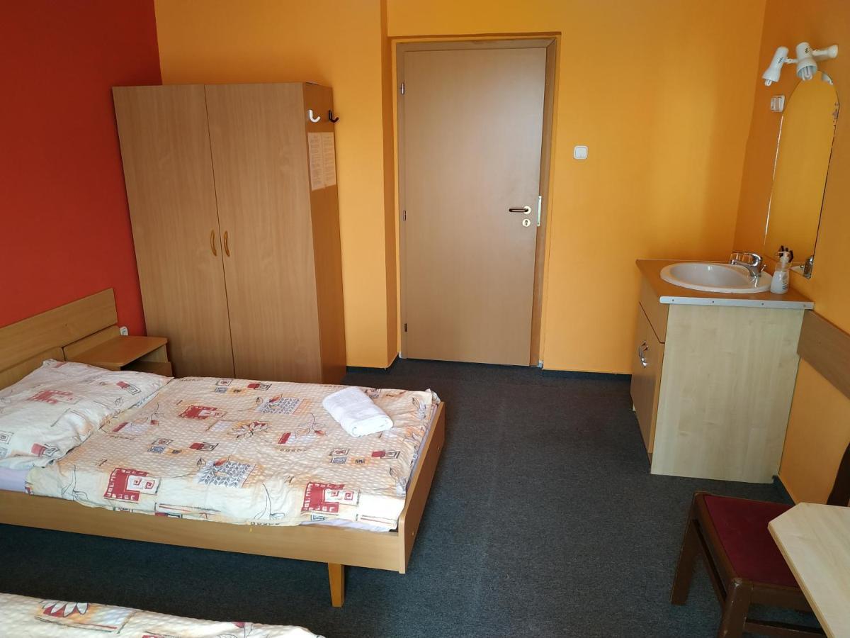 Hotel Beke Sziget Komlo Komló Exterior foto
