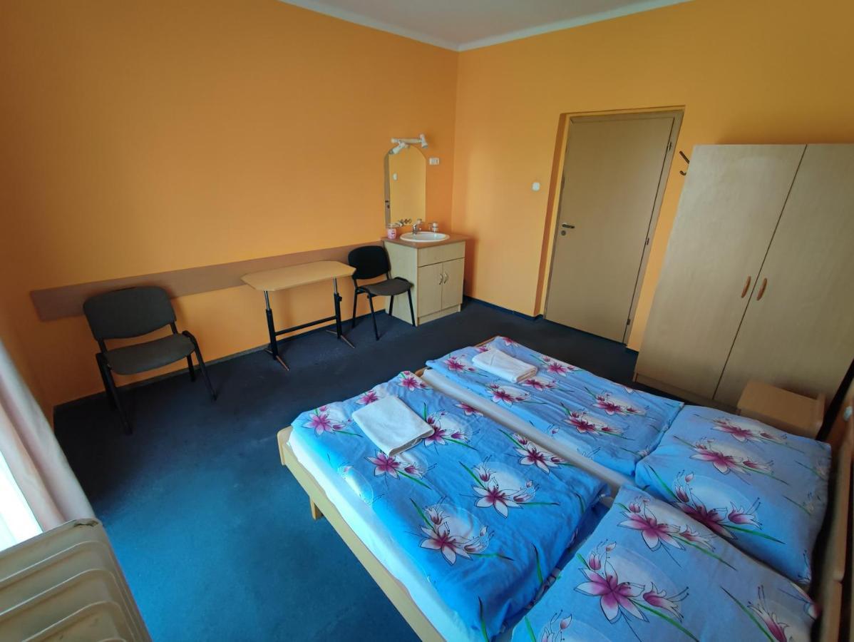 Hotel Beke Sziget Komlo Komló Exterior foto